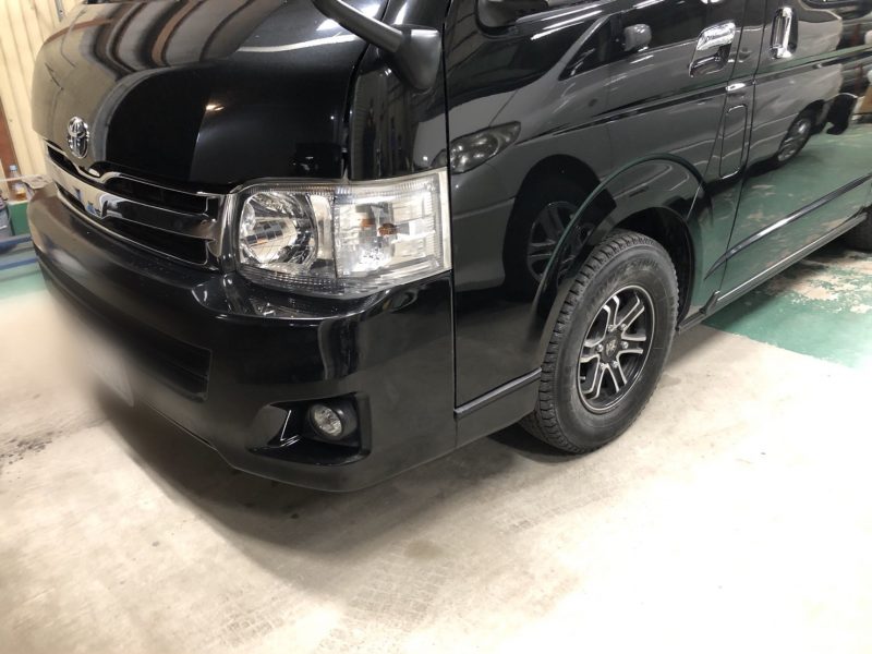 神戸市在住 H24式ハイエース フロントバンパー修理 フロントドア修理 ステップ修理神戸市 明石市 加古川市 きずヘコミ修理専門店 輸入車専門店 神戸市 明石市で車修理キズ ヘコミ修理はcarエステ極み 神戸 明石で車の修理なら何でもお任せください